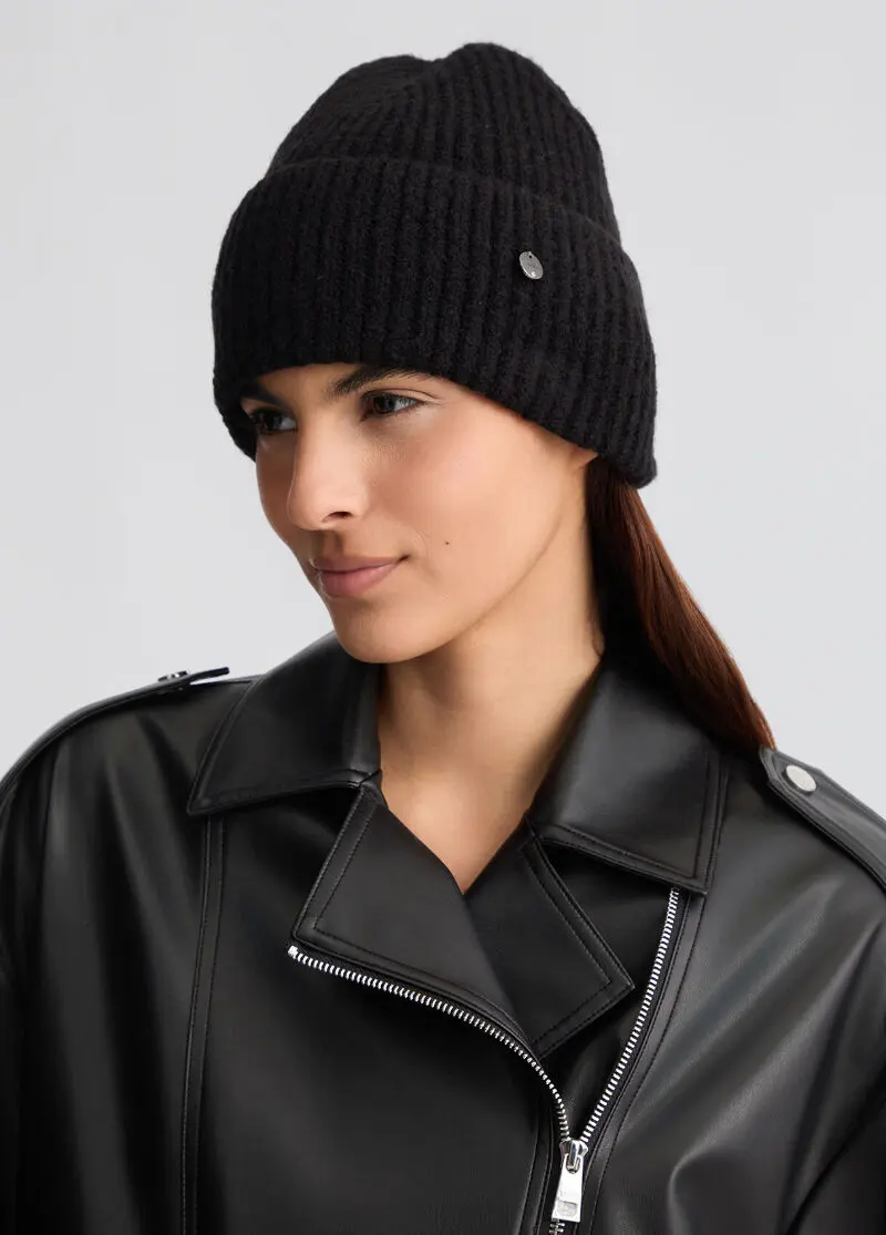 Трикотажная шапка бини