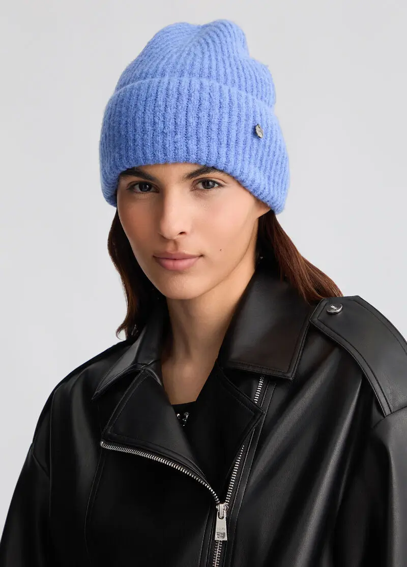 Трикотажная шапка бини