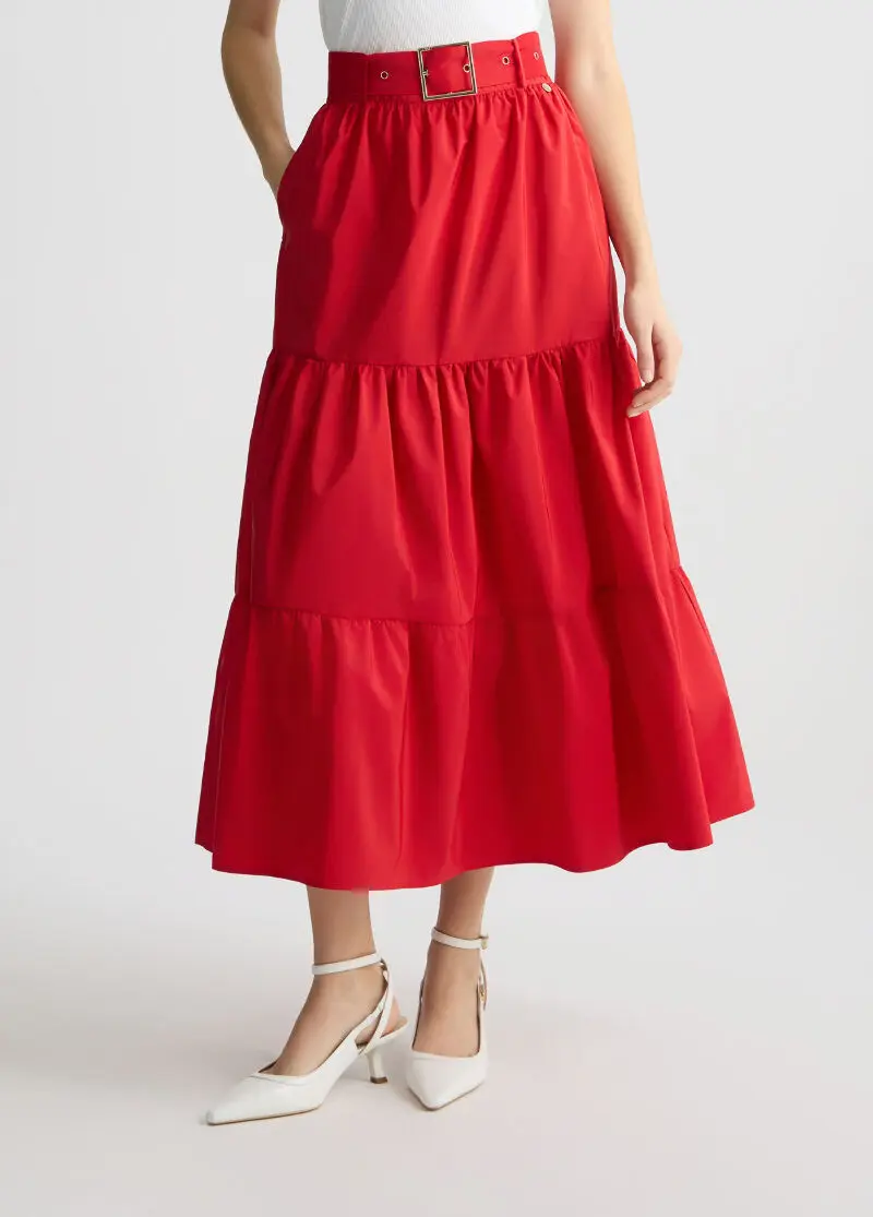 Красная длинная юбка